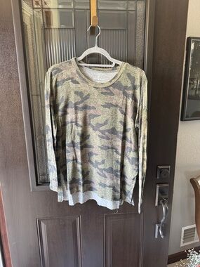 American Eagle Outfitters Gray & Olive Camo Knit Pullover